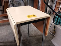 Lot 479 - keukentafel - afbeelding 2 van  3