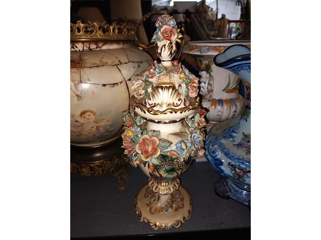 Lot 48 - antieke vazen en dekselpotten. 6 stuks - afbeelding 3 van  5