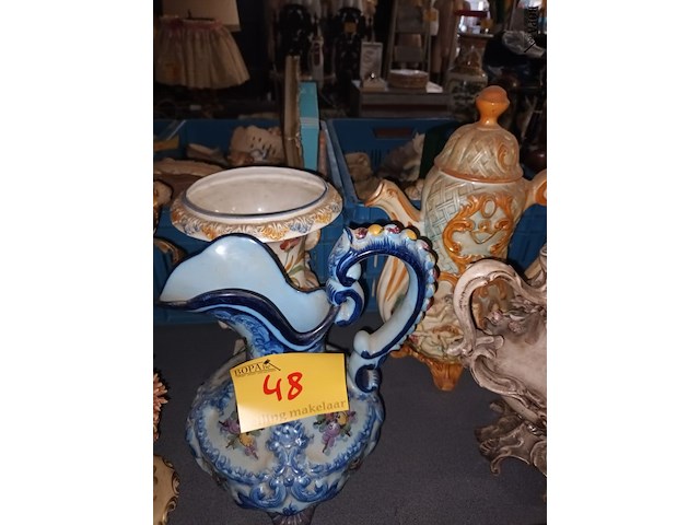 Lot 48 - antieke vazen en dekselpotten. 6 stuks - afbeelding 4 van  5
