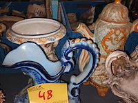 Lot 48 - antieke vazen en dekselpotten. 6 stuks - afbeelding 4 van  5