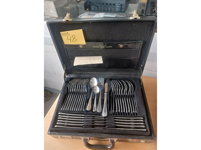 Lot 48 - bestekset solingen met certificaat compleet - afbeelding 1 van  4