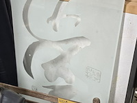 Lot 48 - dik glazen blad met tekening - afbeelding 2 van  2