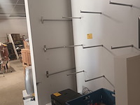 Lot 48 - dubbelzijdige displaywand met lades - afbeelding 5 van  5