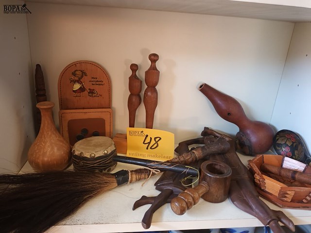 Lot 48 - houten deco. 13 stuks - afbeelding 1 van  4