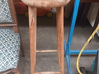 Lot 48 - houten plantenstaander - afbeelding 1 van  3