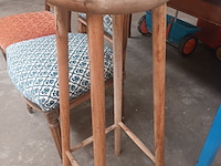 Lot 48 - houten plantenstaander - afbeelding 2 van  3