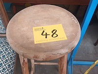 Lot 48 - houten plantenstaander - afbeelding 3 van  3