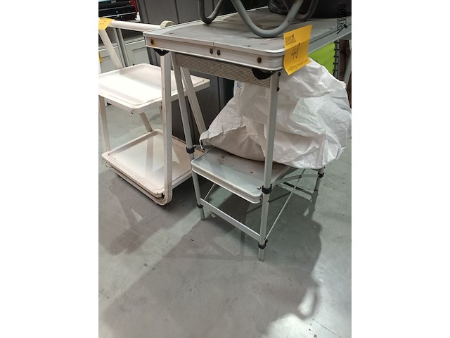 Lot 48 - kampeertafel - afbeelding 1 van  3