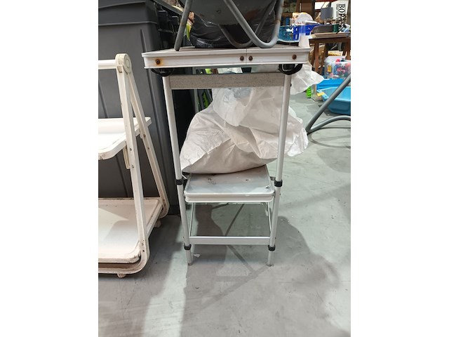 Lot 48 - kampeertafel - afbeelding 2 van  3