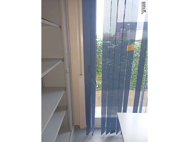 Lot 48 - lamellen gordijn luxaflex - afbeelding 2 van  4