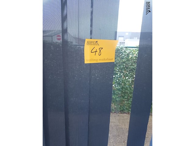 Lot 48 - lamellen gordijn luxaflex - afbeelding 4 van  4