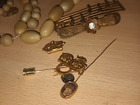 Lot 48 - lot juwelen, spelden en medailles - afbeelding 2 van  4