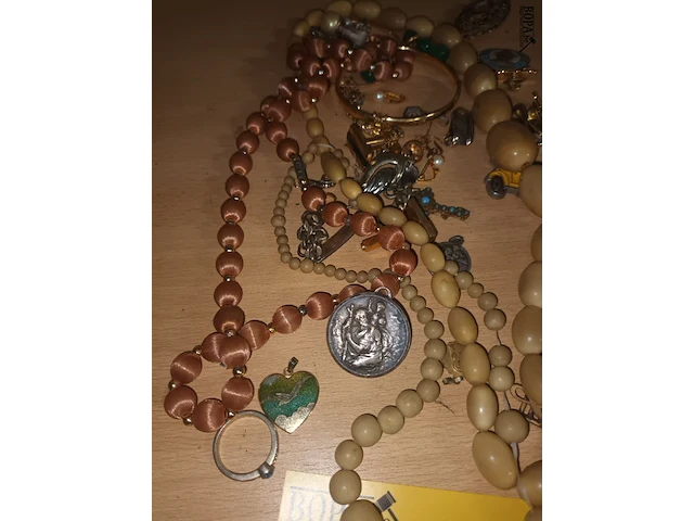 Lot 48 - lot juwelen, spelden en medailles - afbeelding 3 van  4