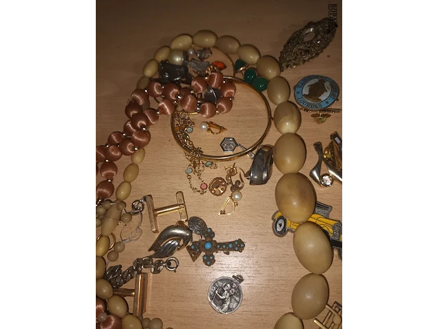 Lot 48 - lot juwelen, spelden en medailles - afbeelding 4 van  4