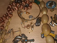 Lot 48 - lot juwelen, spelden en medailles - afbeelding 4 van  4