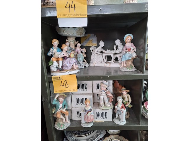 Lot 48 - lot porselijnen beelden decoratieve figuuren - 9 stuks - afbeelding 1 van  2