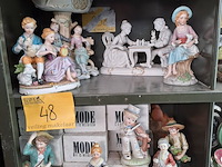 Lot 48 - lot porselijnen beelden decoratieve figuuren - 9 stuks - afbeelding 1 van  2