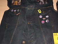 Lot 48 - metal jeans gillet en jas - afbeelding 2 van  5