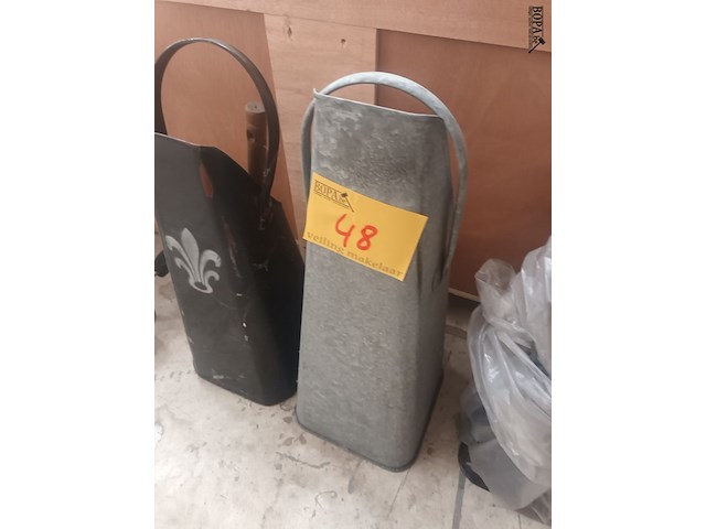 Lot 48 - metalen kolenkit. 3 stuks - afbeelding 3 van  4