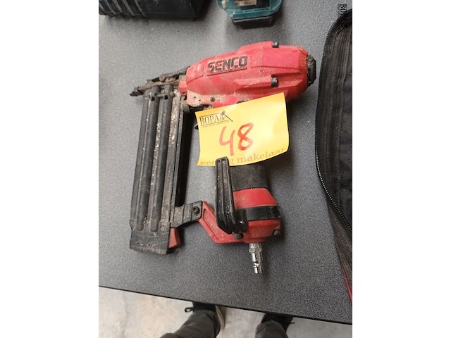Lot 48 - pneumatische minibradmachine senco - afbeelding 1 van  4