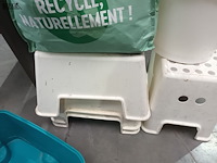 Lot 48 - poetsmateriaal en opstapjes - afbeelding 3 van  4