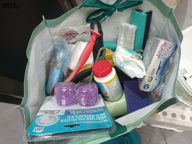 Lot 48 - poetsmateriaal en opstapjes - afbeelding 4 van  4