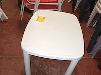 Lot 48 - pvc tafeltje - afbeelding 2 van  2