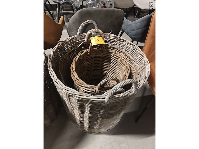 Lot 48 - rieten mand. 3 stuks - afbeelding 1 van  3
