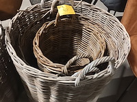 Lot 48 - rieten mand. 3 stuks - afbeelding 1 van  3