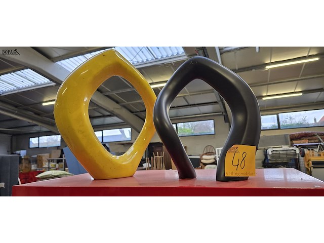 Lot 48 - sculpturen naar kunstenaar nick ervinck 2 stuks - afbeelding 1 van  3
