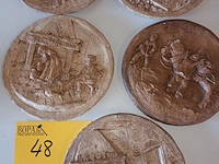Lot 48 - sierborden keramiek. 5 stuks