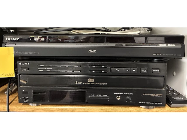 Lot 48 - sony - 2 stuks - afbeelding 1 van  8