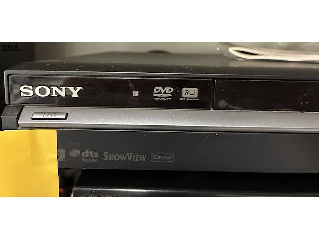 Lot 48 - sony - 2 stuks - afbeelding 2 van  8