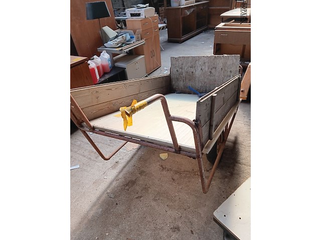 Lot 48 - steekkar - afbeelding 1 van  2