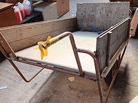 Lot 48 - steekkar - afbeelding 1 van  2