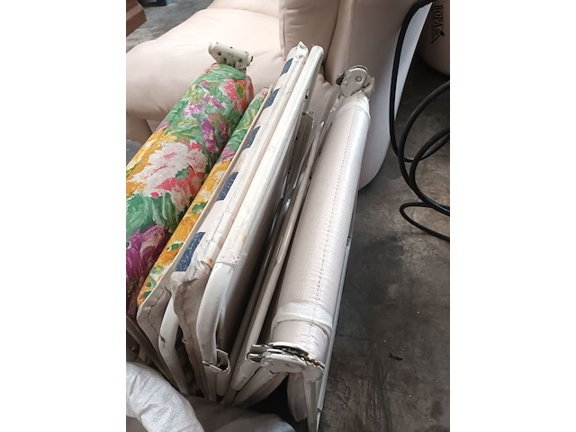 Lot 48 - tuinbed. 2 stuks - afbeelding 2 van  3