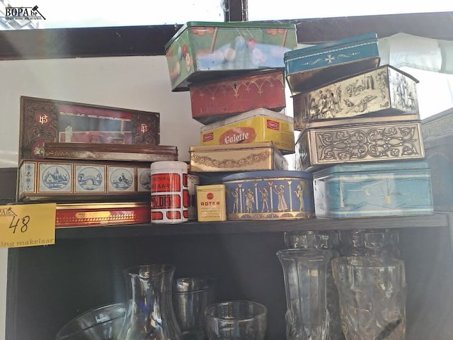 Lot 48 - vintage blikken dozen allerlei - afbeelding 1 van  4