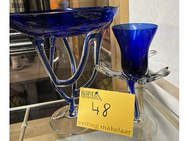 Lot 48 - vintage glazen kunstwerk - poolse glasblazerij - afbeelding 1 van  3