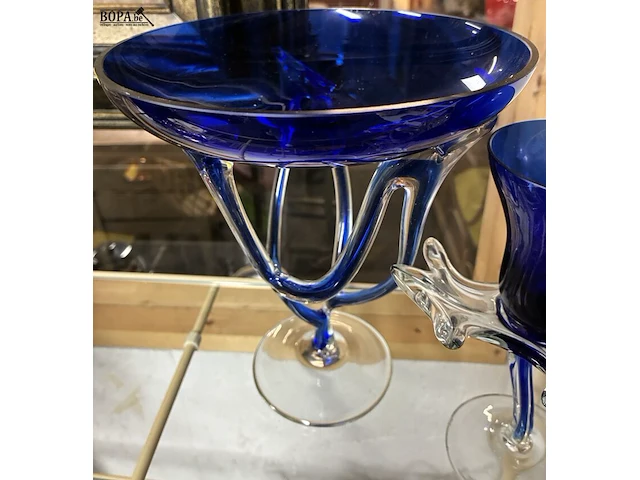 Lot 48 - vintage glazen kunstwerk - poolse glasblazerij - afbeelding 2 van  3