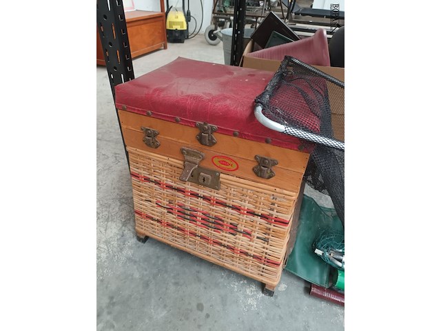 Lot 48 - vissersmateriaal - afbeelding 1 van  7