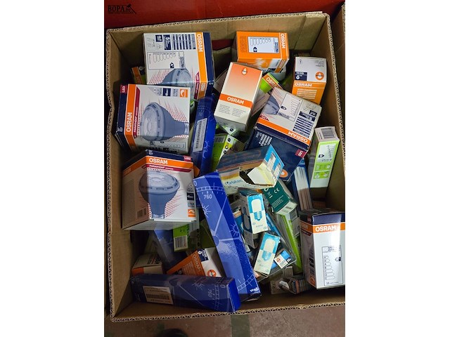 Lot 48 - volle bananendoos diverse lampen - afbeelding 1 van  1