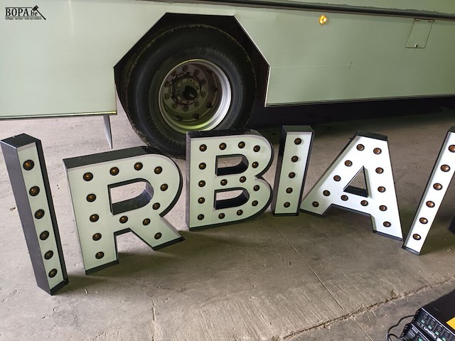 Lot 48 - wandletters riba - afbeelding 1 van  3