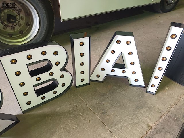 Lot 48 - wandletters riba - afbeelding 3 van  3