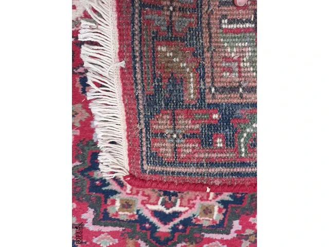 Lot 480 - handgeweven oosters tapijt. 2 stuks - afbeelding 3 van  4