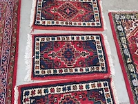 Lot 481 - handgeweven oosters tapijt. 7 stuks - afbeelding 4 van  9