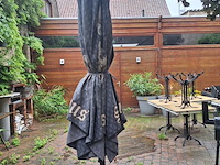 Lot 481 - parasol met stervoet - afbeelding 1 van  1