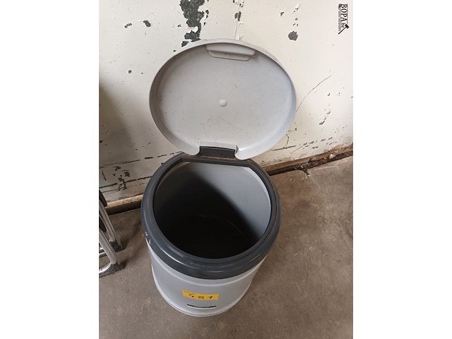 Lot 481 - vuilnisbak allibert - afbeelding 3 van  3