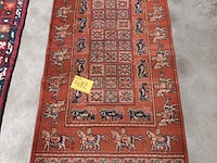Lot 482 - handgeweven oosters tapijt