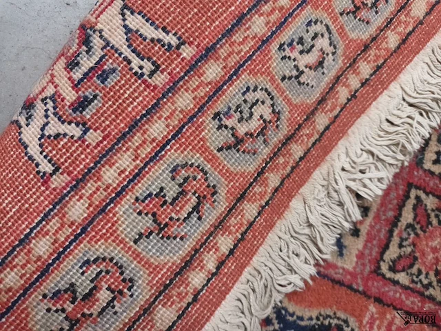 Lot 482 - handgeweven oosters tapijt - afbeelding 4 van  5