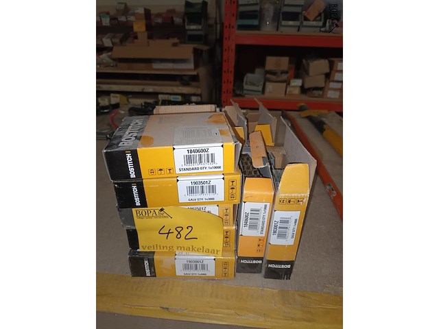 Lot 482 - nietjes bostitch. 12 stuks - afbeelding 1 van  2